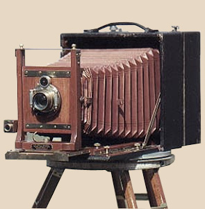 A Cirkut panoramic camera of the type the Burgerts used through the 1920s
